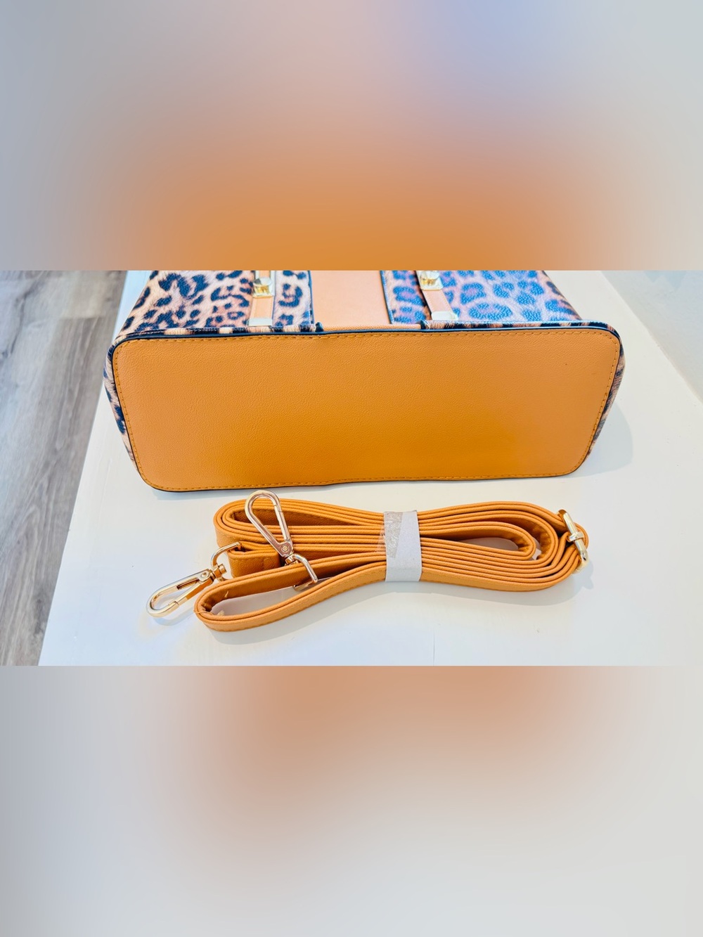 Leopard Print Tote with Tan Center Panel and crossbody straps new never - Picture 9 of 15